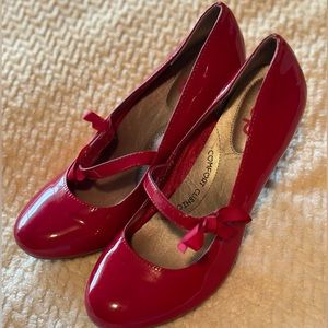Vintage style cherry red bow heels